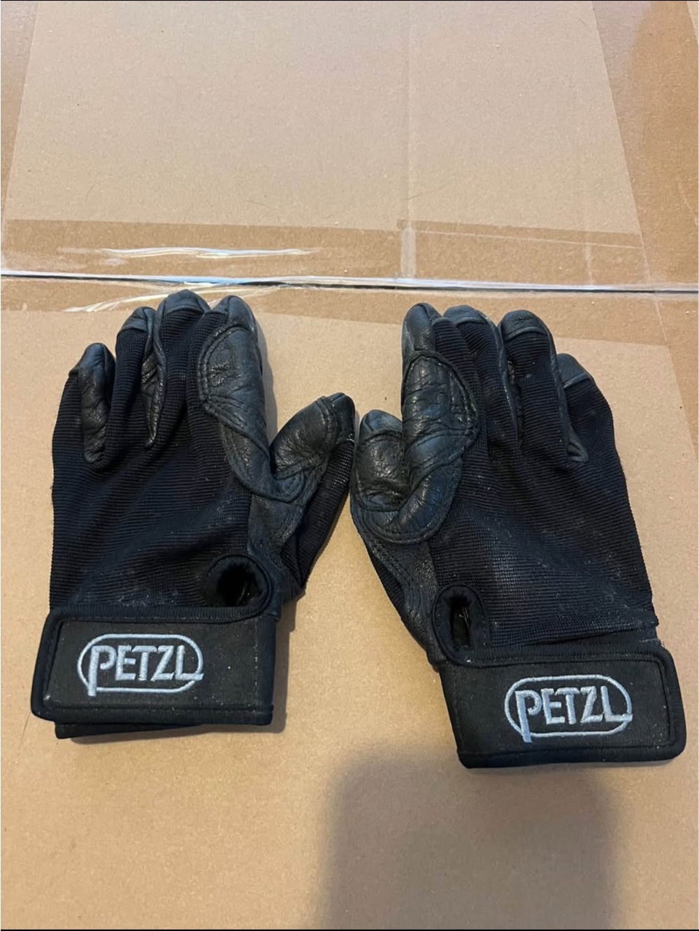 Petzl Black Rope Rescue Gloves - Secure Grip for Care